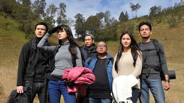 Raline Shah dalam film 5 cm (Instagram/ralineshah)