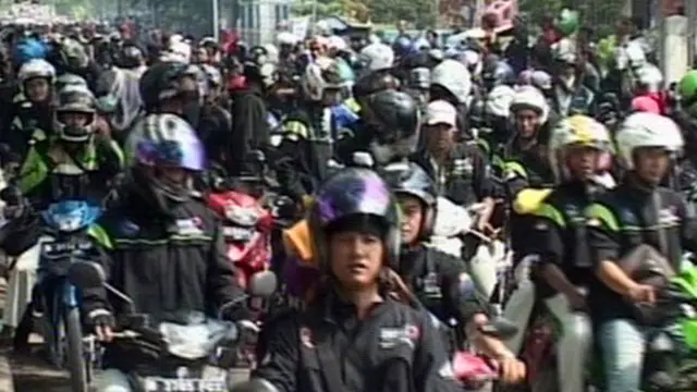Iring-iringan Ribuan Motor Buruh di Pulogadung