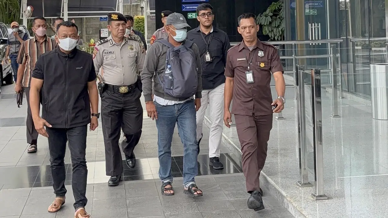 Komisi Pemberantasan Korupsi (KPK) melakukan operasi tangkap tangan (OTT) terhadap Bupati Ponorogo dan sejumlah pihak.
