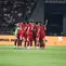 Para pemain Timnas Indonesia sesaat sebelum kick-off melawan Oman di Stadion Utama Gelora Bung Karno, Jumat (5/6/2026). (Bola.com/Abdul Aziz)
