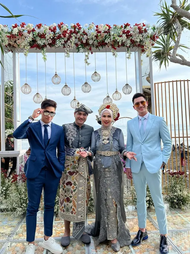 Potret gagah Verrell Bramasta hadiri pernikahan Venna Melinda dan Ferry Irawan