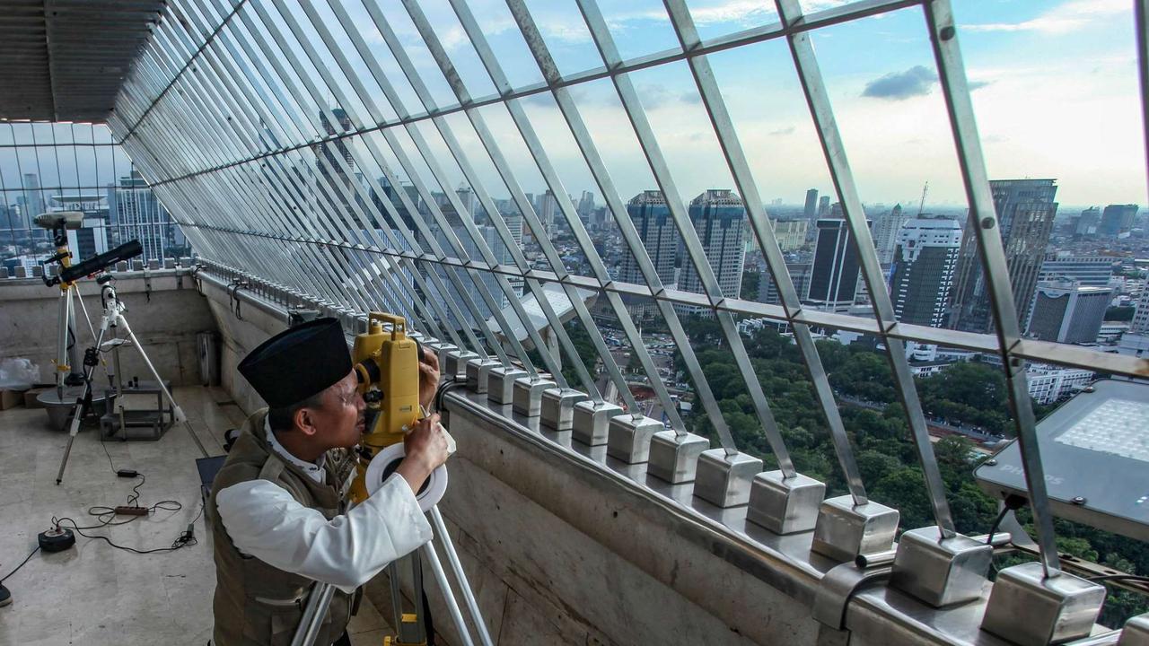 Tim Hisab Rukyat Kemenag pantau hilal dari puncak Monas