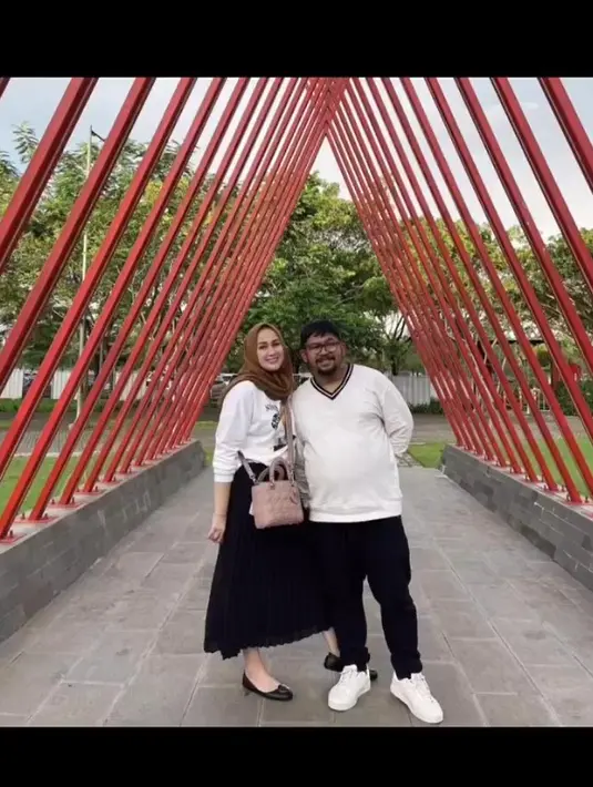 Pemeran Maromi dalam film Inem Pelayan Sexy New itu menjelaskan, bahwa ia menjual beberapa asetnya tersebut guna memenuhi cicilan berupa apartemen, rumah, dan mobil.
 [Instagram/beddu17]