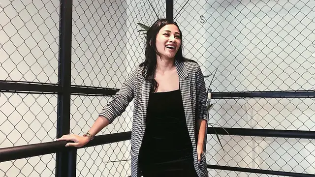 Gaya kasual Mutia Ayu