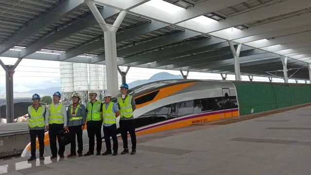 Pengoperasian Kereta Cepat Jakarta-Bandung.