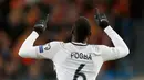 Gelandang Prancis, Paul Pogba melakukan selebrasi usai mencetak gol kegawang Belanda pada grup A kualifikasi Piala Dunia 2018 di stadion Arena di Amsterdam, Belanda, Senin (10/10). Prancis menang atas Belanda dengan skor 1-0. (AP Photo/Peter Dejong)