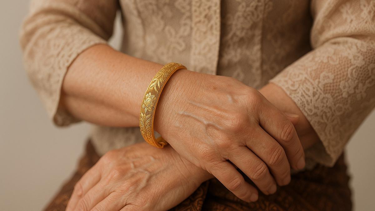 9 Model Perhiasan Tangan Elegan untuk Ibu-ibu Usia 50 Tahun, Desain Simpel dan Timeless