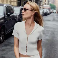 Office siren kembali menjadi salah satu tren fashion yang banyak dibicarakan. Gaya ini menghadirkan tampilan kantor yang rapi, modern, sekaligus memiliki karakter yang kuat. (Foto/Dok: ZARA)