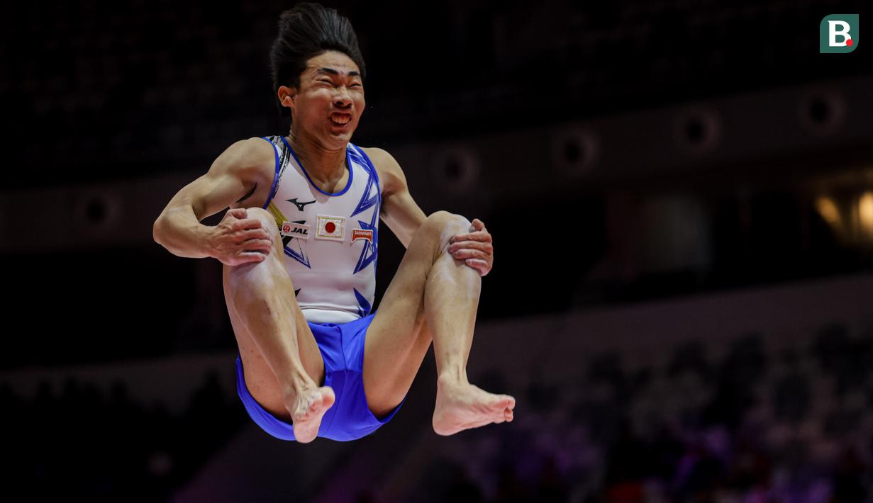 <p>Pesenam Jepang, Kazuki Minai beraksi pada nomor senam lantai kategori final aparatus putra Kejuaraan Dunia Gimnastik 2025 di Indonesia Arena, Senayan, Jakarta, Jumat (24/10/2025). (Bola.com/Bagaskara Lazuardi)</p>