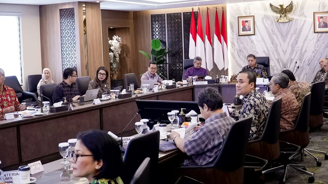 Menteri Koordinator Bidang Perekonomian Airlangga Hartarto memimpin rapat Komite Kebijakan Pembiayaan Bagi UMKM dengan agenda Monitoring Pelaksanaan Kredit Usaha Rakyat (KUR).(Dok Kemenko Perekonomian)