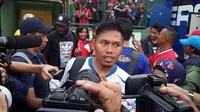 Bek Persib, Tony Sucipto, seusai latihan rutin, Selasa (6/6/2017). (Bola.com/Erwin Snaz)