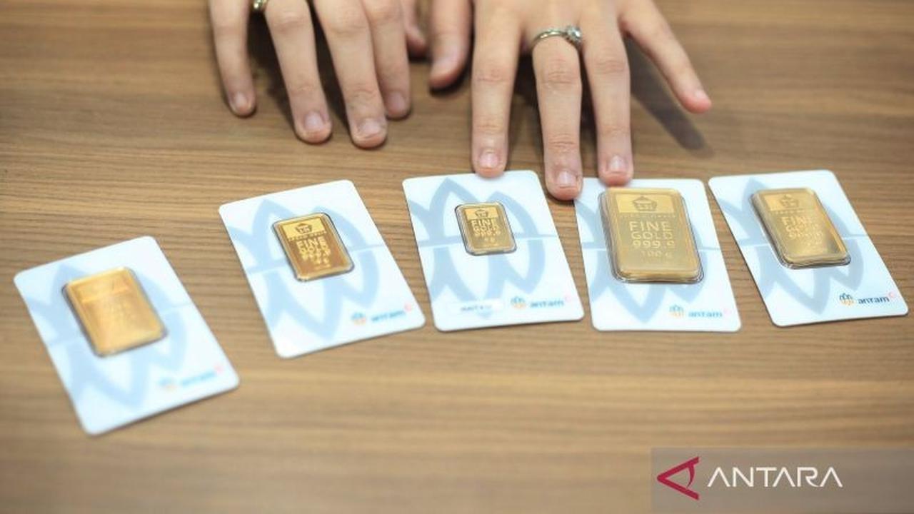 Harga Emas Antam Hari Ini Turun Tipis Rp4.000 per Gram, Cek Rinciannya!