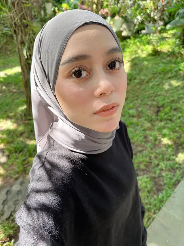 Gaya Lesti Kejora Pakai Kebaya Ini Disebut Makin Kurus, Curi Perhatian