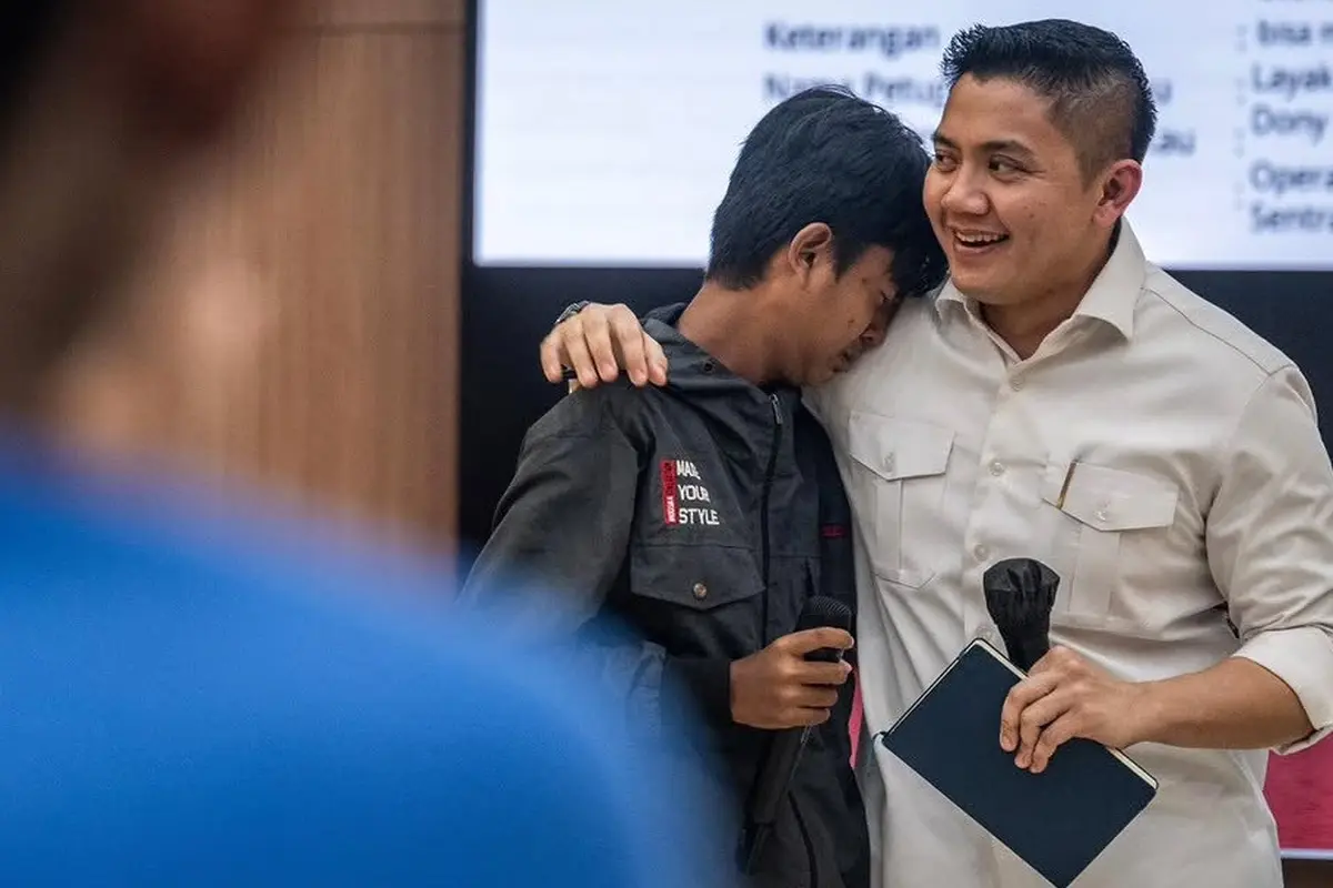 Sekretaris Kabinet (Seskab) Teddy Indra Wijaya saat meninjau kesiapan operasional Sekolah Rakyat di Kampus Lembaga Administrasi Negara (LAN), Pejompongan, Jakarta Pusat, Rabu (22/4/2026) (Istimewa)