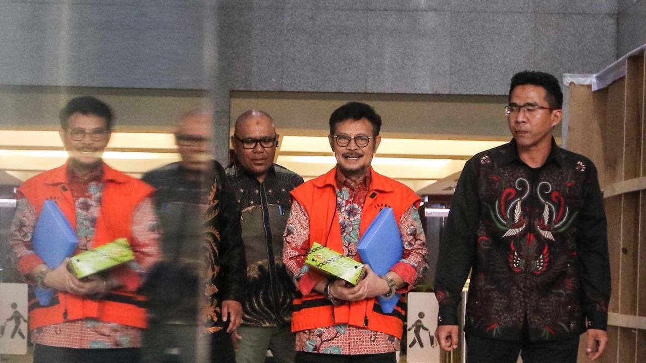 Sidang perkara pemerasan dan gratifikasi eks Mentan Syahrul Yasin Limpo (SYL) mengungkapkan fakta baru.&nbsp;Salah satunya SYL yang sempat membayar gaji Asisten Rumah Tangganya (ART) yang ada di Makassar hasil dari uang pribadi anak buahnya di Kementan.<b