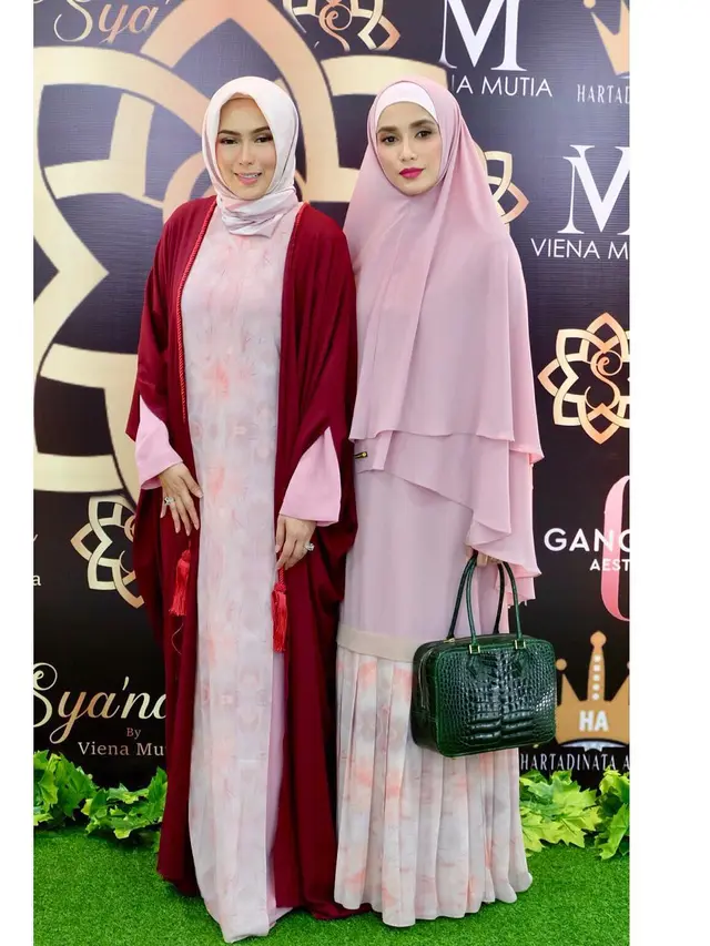 Potret Ussy Sulistiawaty Dalam Balutan Hijab (sumber: instagram/ussypratama)