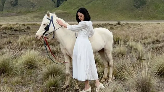 Jadi Model Video Klip, Ini 6 Momen Gisel Saat Berada di Gunung Bromo