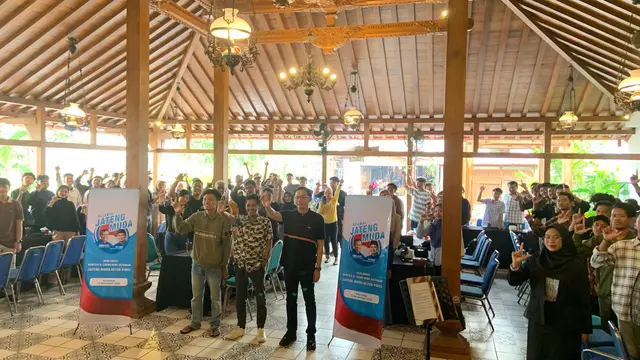 Ratusan anak muda dari Relawan Jateng Muda menyatakan dukungan kepada pasangan calon Gubernur dan Wakil Gubernur Jawa Tengah nomor urut 2, Ahmad Lutfi dan Taj Yasin.