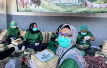 NU Care-LAZISNU Konsisten Salurkan Daging Kurban Ramah Lingkungan dengan Besek Bambu