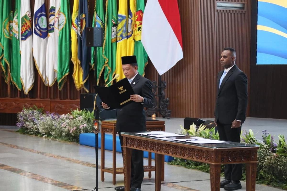 Mendagri Tito Karnavian melantik 15 pejabat pimpinan tinggi pratama dan 34 pejabat administrator di lingkungan Kemendagri