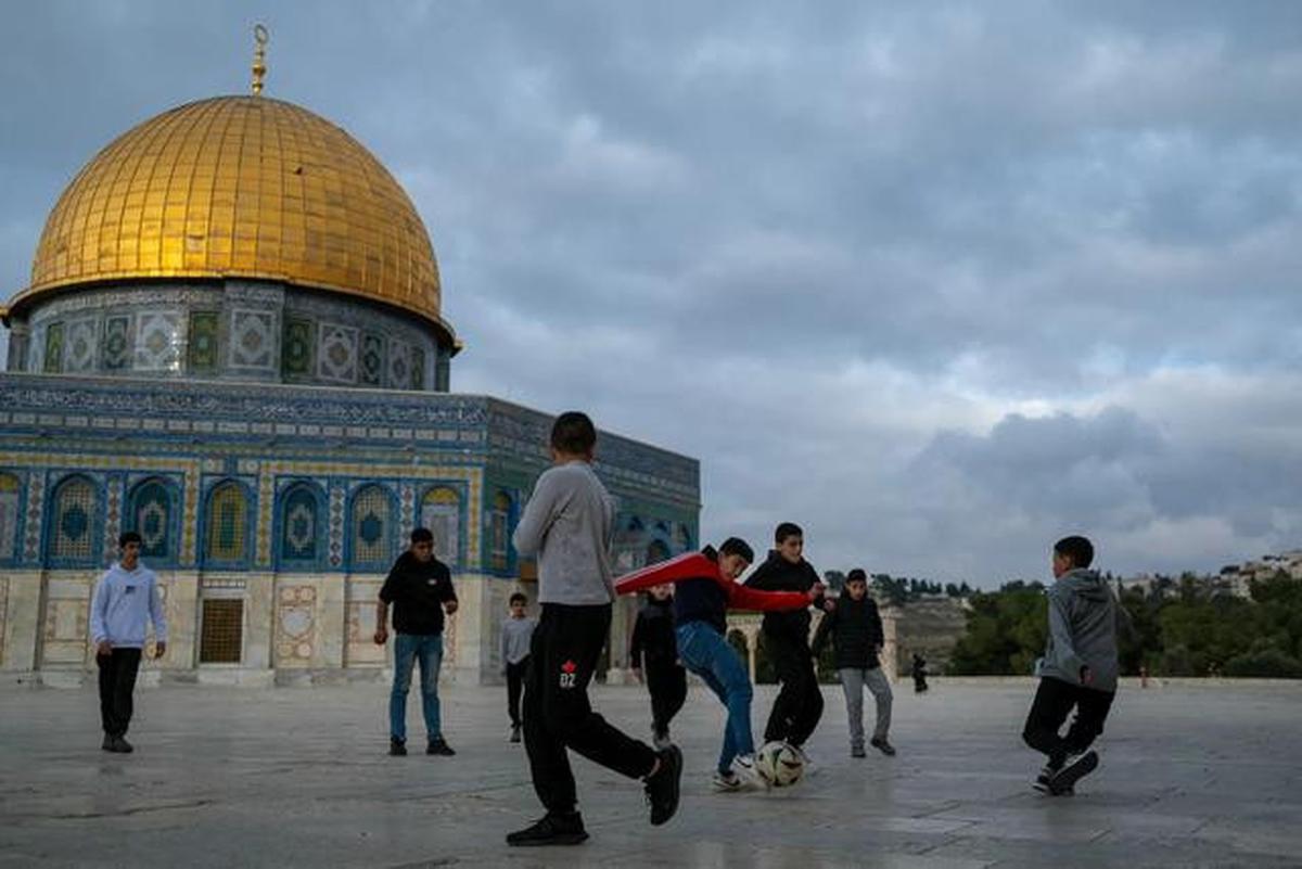 Isra Miraj Tanggal Merah atau Tidak? Aturan Resmi, Tanpa Cuti Bersama Tapi Ada Long Weekend