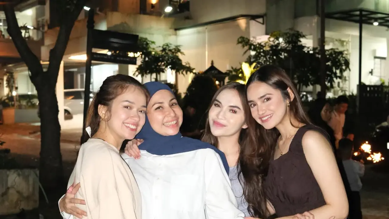 Reuni Geng Mermaid In Love di Tahun Baru 2026, Rebecca Klopper hingga Syifa Hadju Kompak Tampil Kasual