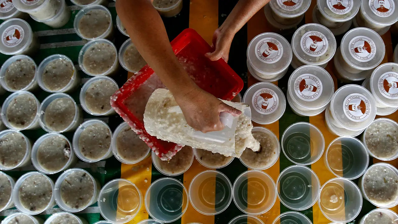 Intip Proses Pembuatan Bubur Lambuk Khas Malaysia