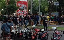 Ricuh di Denpasar, Massa Lempari Kantor DPRD Bali dengan Batu