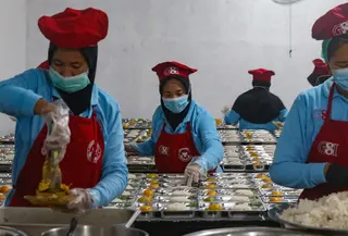 Paket MBG dari Dapur Kebayunan akan distribusikan ke-39 sekolah dari PAUD hingga SLTA, juga ibu hamil dan menyusui se-kota Depok. (merdeka.com/Arie Basuki)