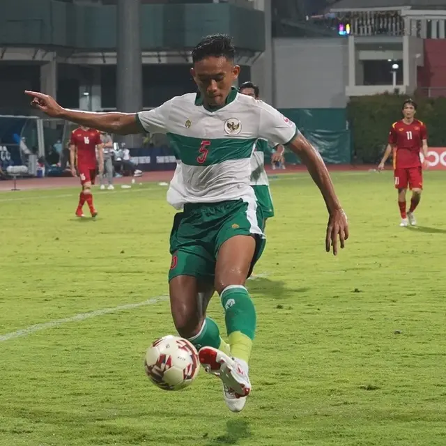 5 Aksi Rizky Ridho saat Tampil di Piala AFF 2020, Bek Andalan Timnas