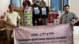 Warga menerima bantuan kasur dan perlengkapan hunian dari BRI Peduli untuk membantu mereka beristirahat lebih nyaman di pos pengungsian. (Foto:Dok.BRI)