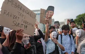 Spanduk Kritik Karhutla Warnai Aksi Mahasiswa di Tugu Tani