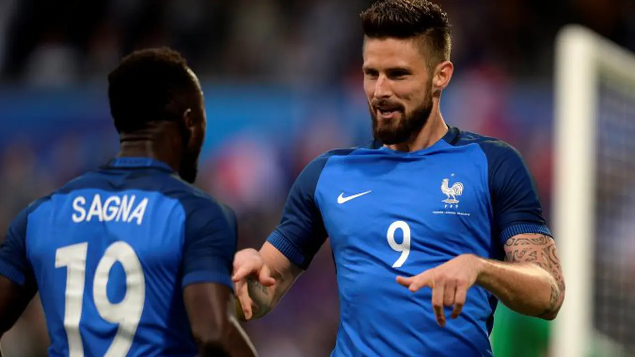 Olivier Giroud (kanan) cetak dua gol untuk Timnas Prancis 