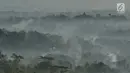 Pemandangan Candi Borobudur saat pagi hari dari Punthuk Setumbu, Magelang, Jawa Tengah, Jumat (19/10). Dari Punthuk Setumbu wisatawan bisa melihat megahnya Candi Borobudur yang terkurung lautan kabut. (Liputan6.com/Herman Zakharia)