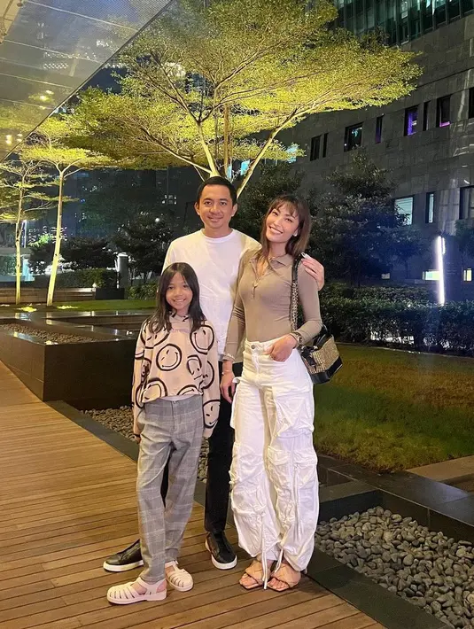 <p>"Sekarang mau pulang, biasanya buka puasa pertama harus bersama keluarga," ucap Ayu Dewi di Kawasan Jalan Kapten Tendean, Mampang, Jakarta Selatan, Kamis (23/3/2023) dilansir dari Kapanlagi.com. [Instagram/mrsayudewi]</p>