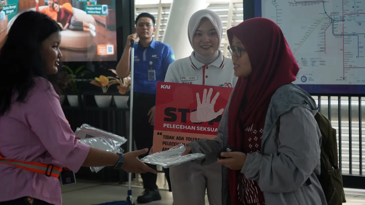 KAI melakukan sosialisasi anti pelecehan di Stasiun Dukuh Atas bagi seluruh pengguna LRT Jabodebek.