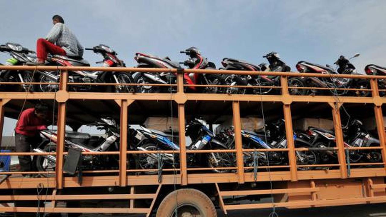 Pengiriman sepeda motor di Pelabuhan Tanjung Priok