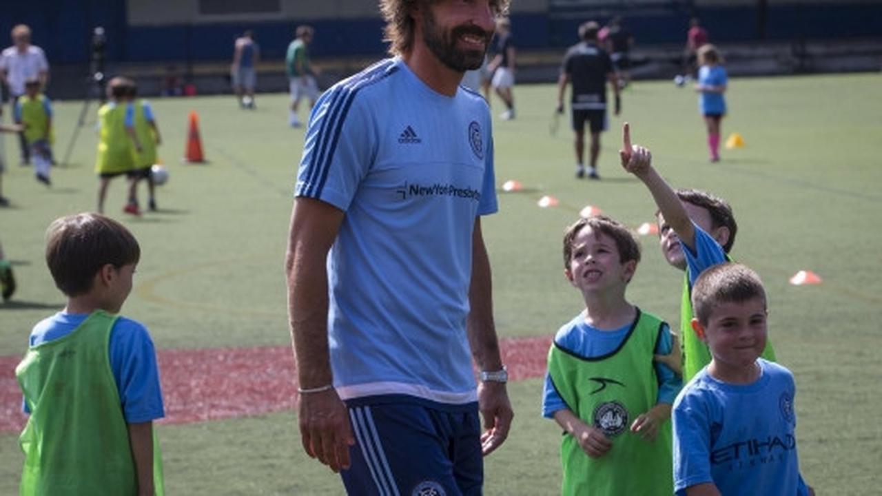 Keceriaan Pirlo bermain dengan junior New York City FC