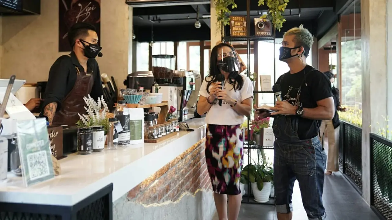 Elzan Aziz dan Vicky Rahardja