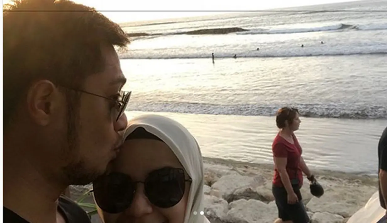 Tujuh tahun sudah pernikahan Ferry Ardiansyah dan Tasya Nur Medina. Pasangan yang telah dikaruniai seorang anak itu ketemu pertama kali di sebuah stasiun televisi. (Instagram/ferryardiansyah19)