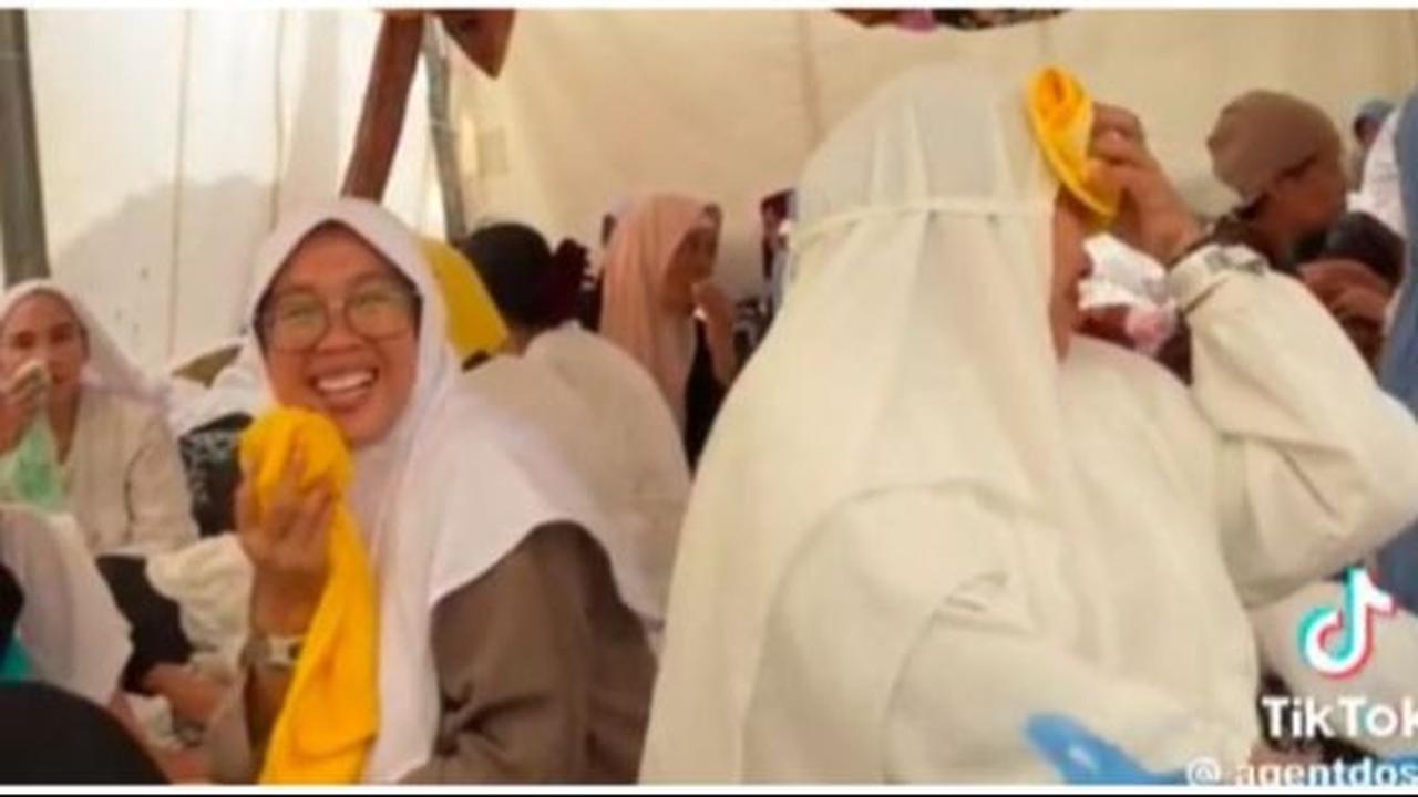 Suhu di Mina Capai 45°C, Begini Cara Kreatif Jemaah Ibu-ibu untuk Minimalisir Panas