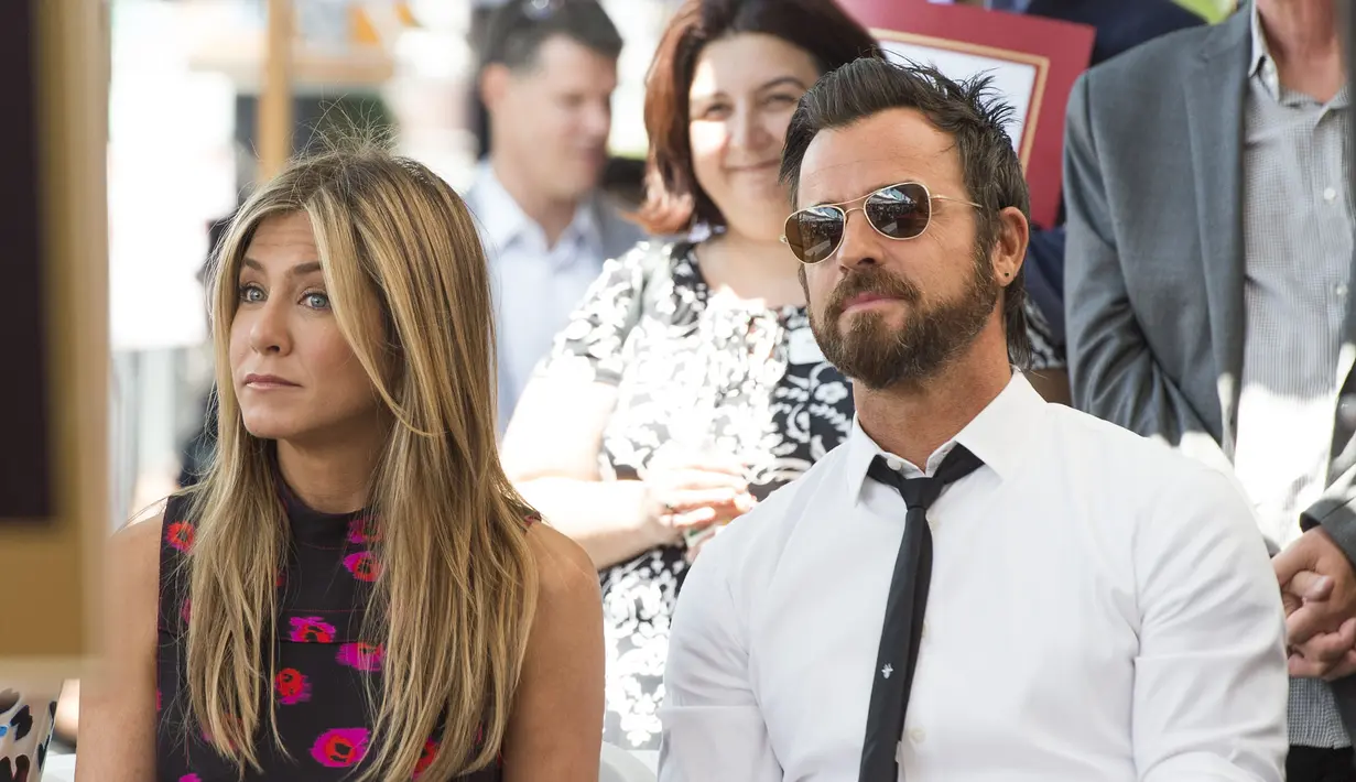 Justin Theroux maasih menyimpan dua buah mobilnya di rumah Jennifer Aniston meski keduanya sudah tak lagi bersama. (VALERIE MACON  AFP)