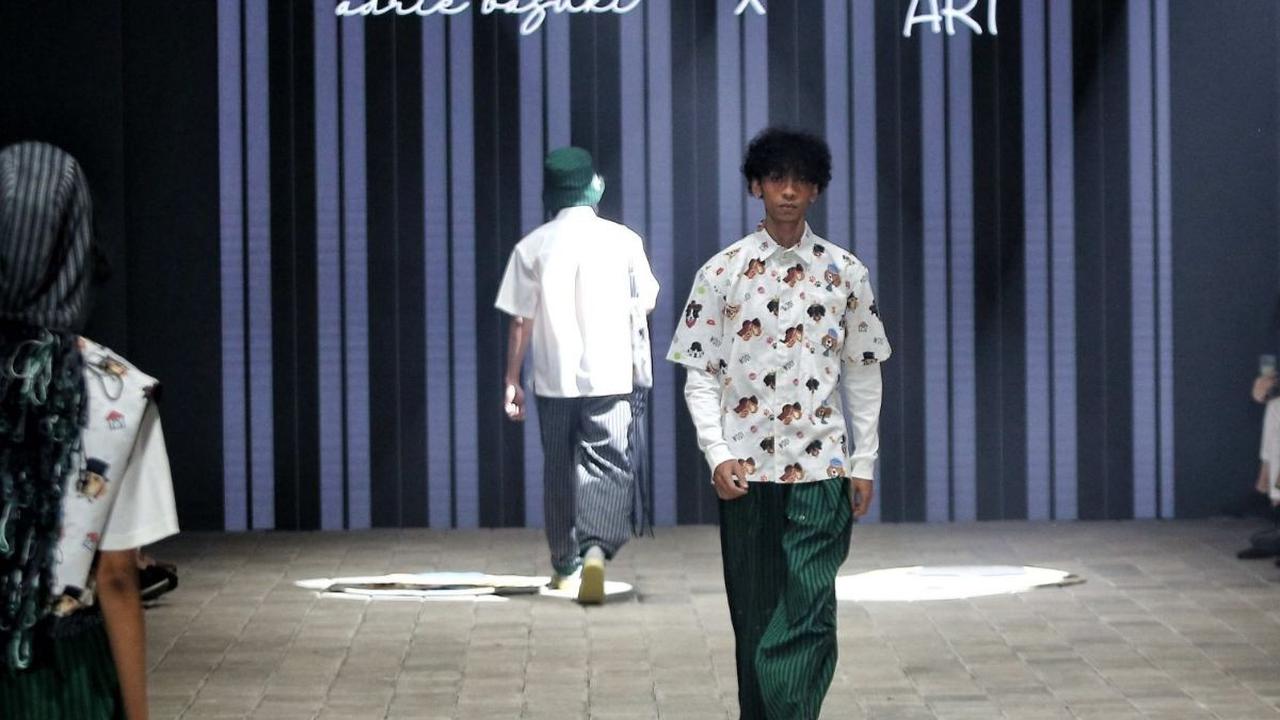 Adrie Basuki x Evan Hartono menampilkan koleksi busana bertema "Art Collaboration PURE Unconditional Love" di Plaza Indonesia Men's Fashion Week (PIMFW) 2024. Foto: Liputan6.com / angga Yuniar