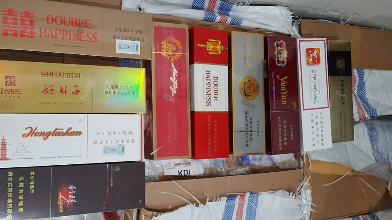 Usai penggerebekan bea cukai, ratusan ribu batang rokok ilegal asal Tiongkok gagal beredar di Sulawesi Tenggara.(Liputan6.com/dok.bea cukai Kendari)