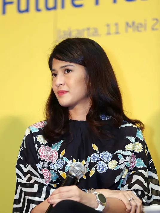 Saat Dian Sastro hendak dinikahi oleh Maulana Indraguna Sutowo, ibundanya berharap, Dian Satro lebih dulu khatam ALquran. Jauh sebelum menikah, Dian Sastro telah menjadi muslim. Ibunya Katolik sedangkan ayahnya Budha. (Nurwahyunan/Bintang.com)