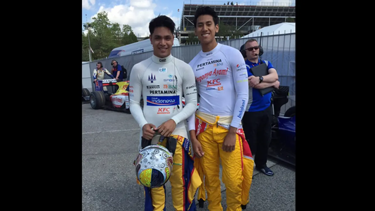 Philo Paz Armand dan Sean Gelael (kanan)