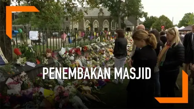 Orang-orang terus berdatangan ke situs peringatan di Christchurch untuk memberikan penghormatan kepada korban penyerangan