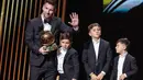 Ini merupakan gelar Ballon d'Or kedelapan bagi Messi di sepanjang karier profesionalnya. (FRANCK FIFE / AFP)