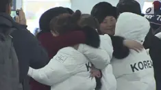 Suasana haru warnai perpisahan para pemain tim hoki wanita Korea Utara dan Korea Selatan