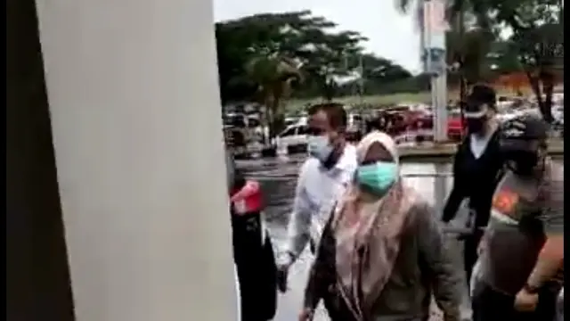 Terjaring OTT KPK, Bupati Kolaka Timur Andi Merya Nur terbang menuju Jakarta, Rabu (22/9/2021).(Liputan6.com/istimewa)
